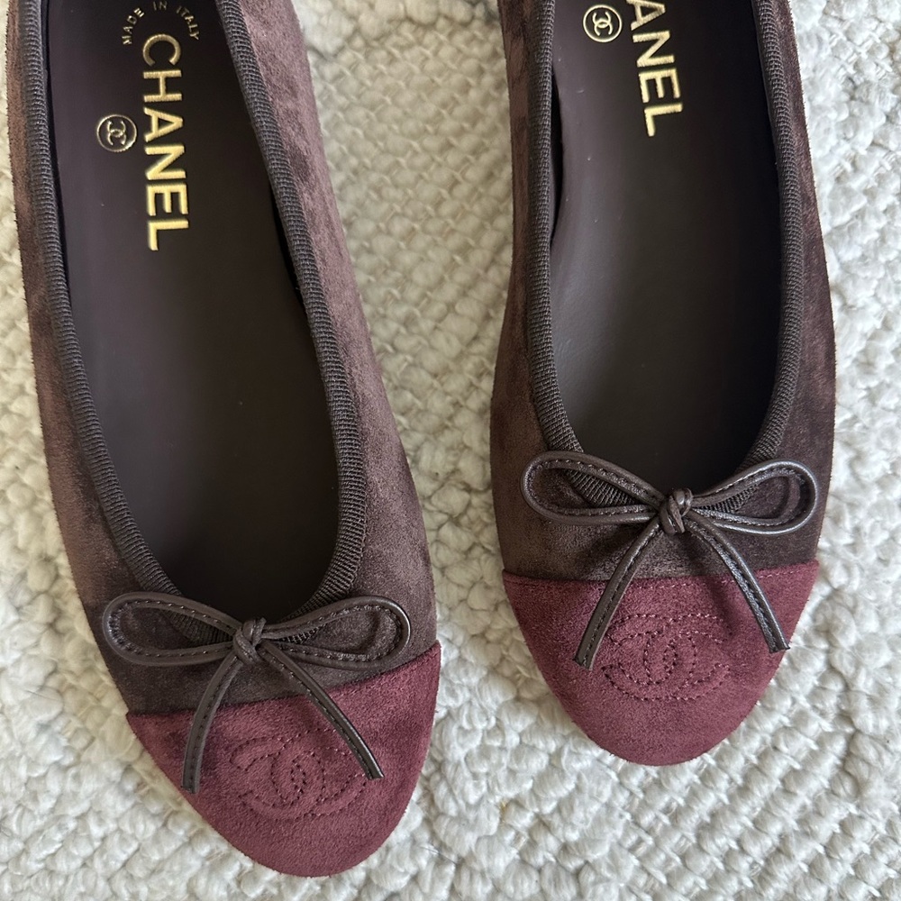 Chanel 25A suede Brown and burgundy ballerina flats - Picture 5 of 9